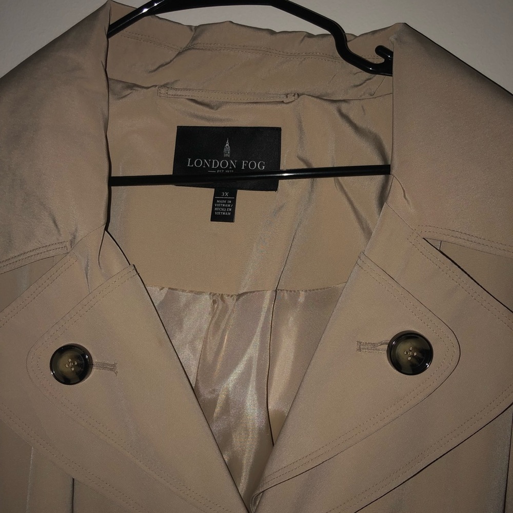London Fog Water Repellant trench Coat with Hood,